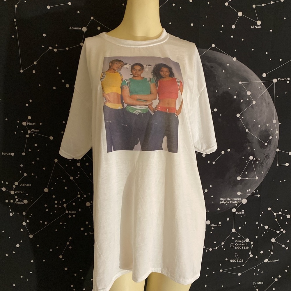 TLC graphic tee. 💕💕